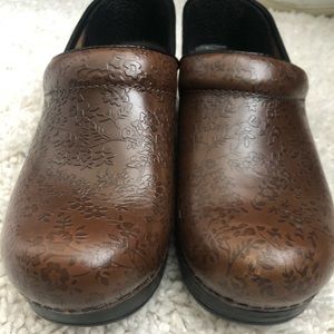 Brand new Dansko shoes size 8.5/9!!